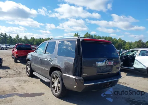 2010 Cadillac Escalade Luxury z USA, uszkodzony, nr VIN 1GYUKBEFXAR106581